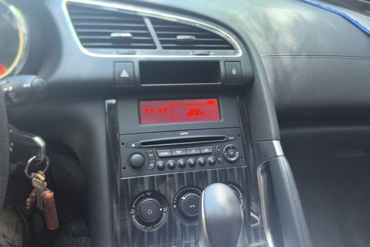Used Peugeot 3008 2015 1.6THP Automatic Classic Edition Audio And AC Panel