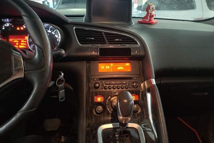 Used Peugeot 3008 2015 2.0L Automatic Trend Edition Audio And AC Panel