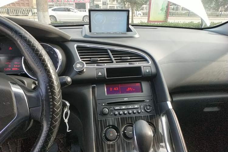 Used Peugeot 3008 2015 1.6THP Automatic Classic Edition Audio And AC Panel