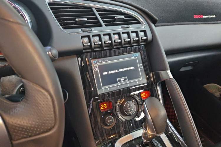 Used Peugeot 3008 2015 1.6THP Automatic Prestige Edition Audio And AC Panel