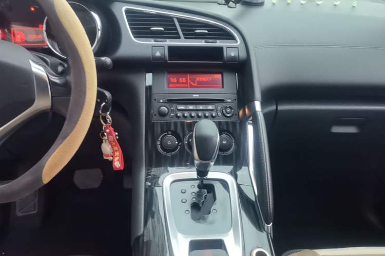 Used Peugeot 3008 2015 1.6THP Automatic Classic Edition Audio And AC Panel