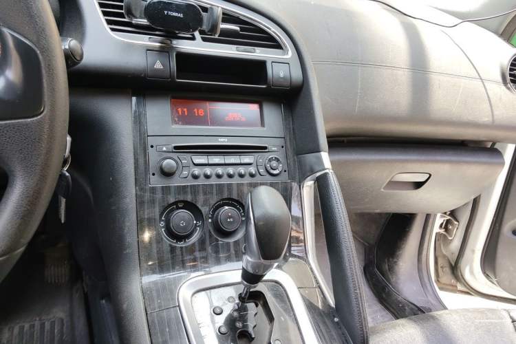 Used Peugeot 3008 2015 2.0L Automatic Classic Edition Audio And AC Panel