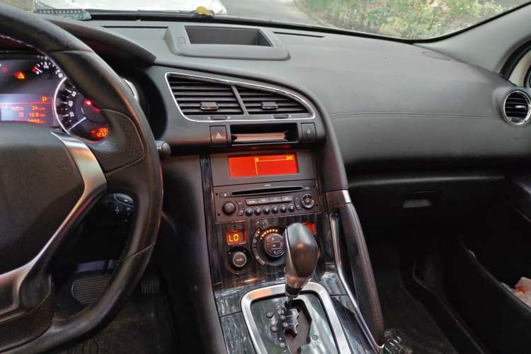 Used Peugeot 3008 2015 2.0L Automatic Trend Edition Audio And AC Panel