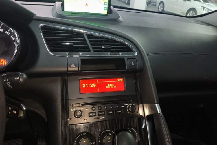 Used Peugeot 3008 2015 1.6THP Automatic Classic Edition Audio And AC Panel