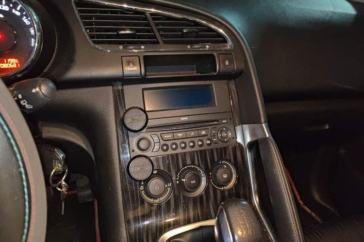Used Peugeot 3008 2015 2.0L Manual Classic Edition Audio And AC Panel