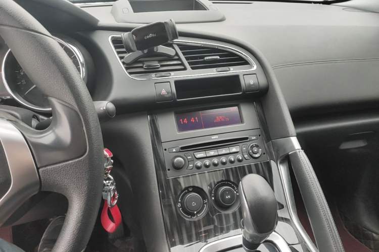 Used Peugeot 3008 2015 2.0L Automatic Classic Edition Audio And AC Panel