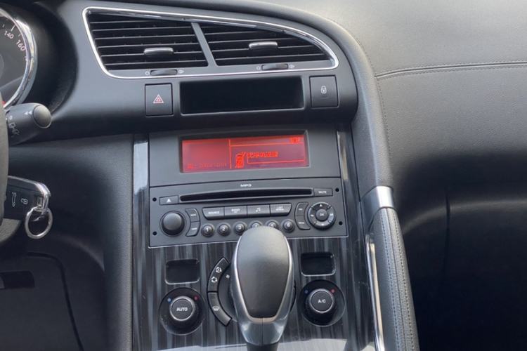 Used Peugeot 3008 2015 2.0L Automatic Trend Edition Audio And AC Panel