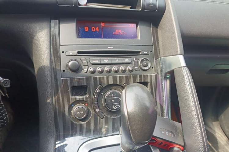 Used Peugeot 3008 2015 2.0L Automatic Trend Edition Audio And AC Panel
