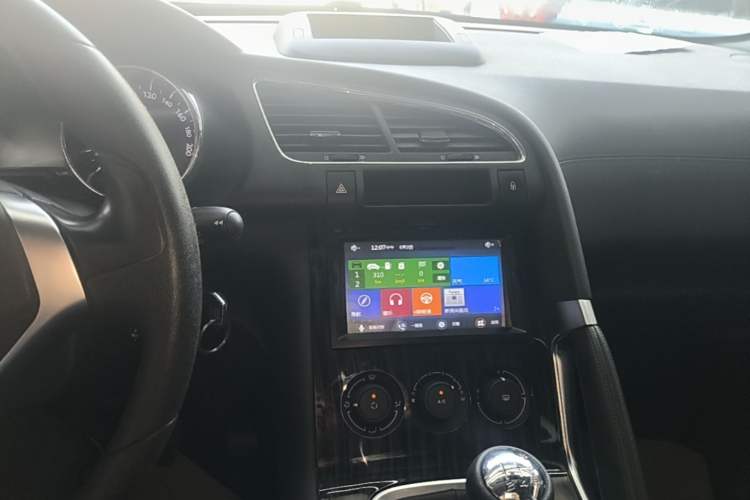 Used Peugeot 3008 2015 2.0L Manual Classic Edition Audio And AC Panel