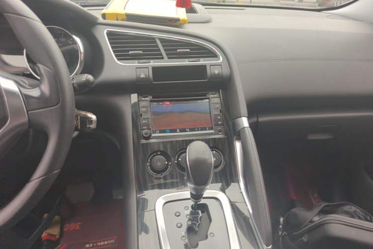 Used Peugeot 3008 2015 1.6THP Automatic Classic Edition Audio And AC Panel