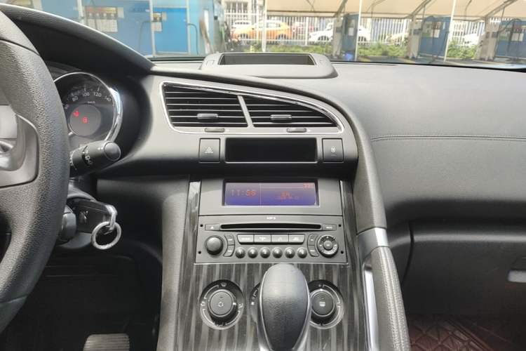 Used Peugeot 3008 2015 1.6THP Automatic Classic Edition Audio And AC Panel