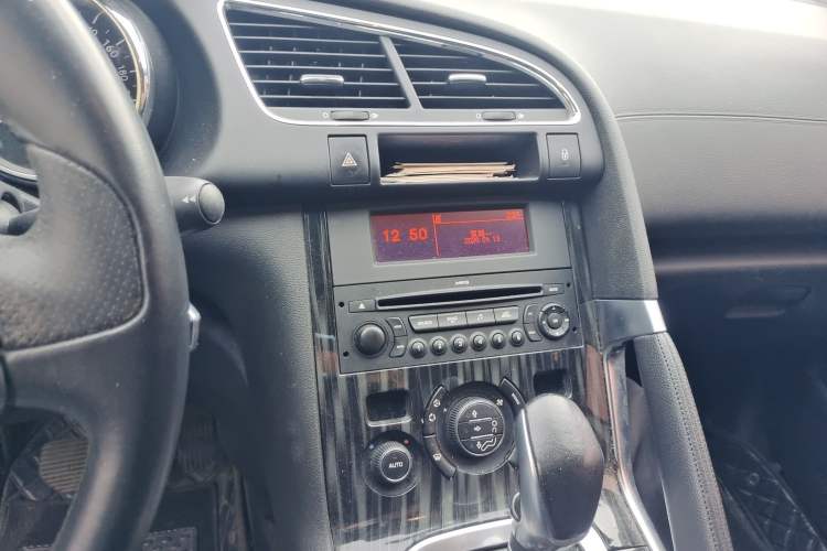 Used Peugeot 3008 2015 2.0L Automatic Trend Edition Audio And AC Panel