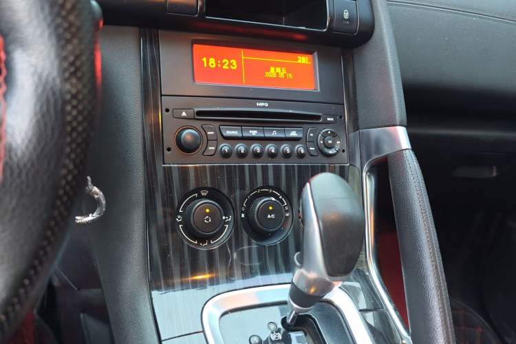 Used Peugeot 3008 2015 2.0L Automatic Classic Edition Audio And AC Panel