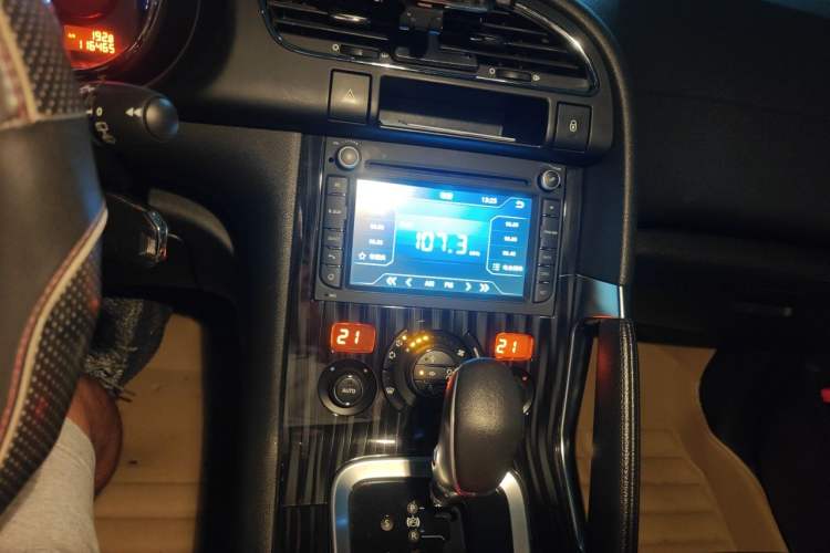 Used Peugeot 3008 2015 2.0L Automatic Trend Edition Audio And AC Panel