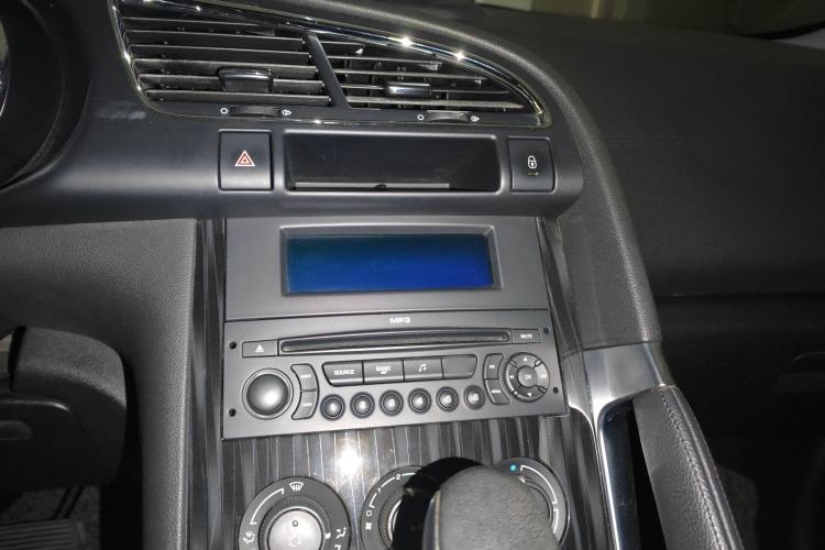 Used Peugeot 3008 2015 1.6THP Automatic Classic Edition Audio And AC Panel