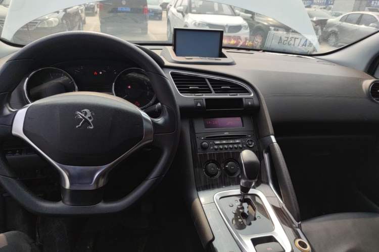 Used Peugeot 3008 2015 1.6THP Automatic Classic Edition Audio And AC Panel