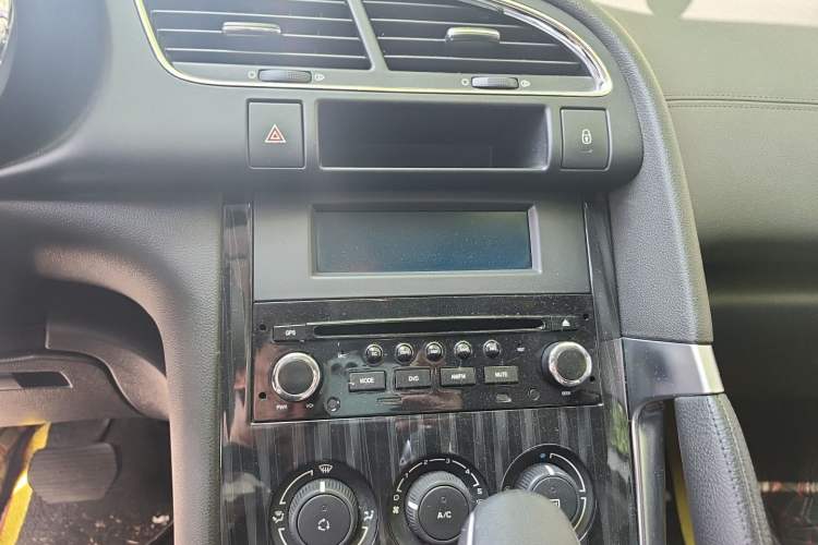 Used Peugeot 3008 2015 2.0L Automatic Classic Edition Audio And AC Panel