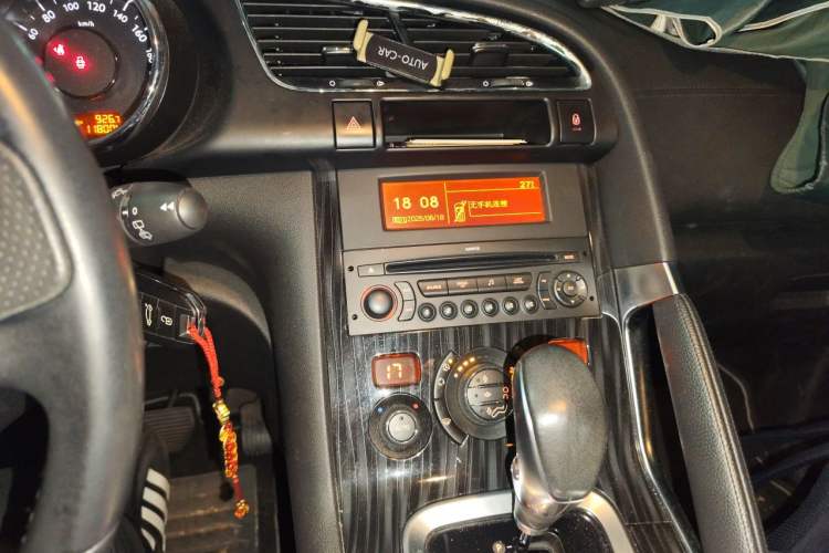Used Peugeot 3008 2015 2.0L Automatic Trend Edition Audio And AC Panel