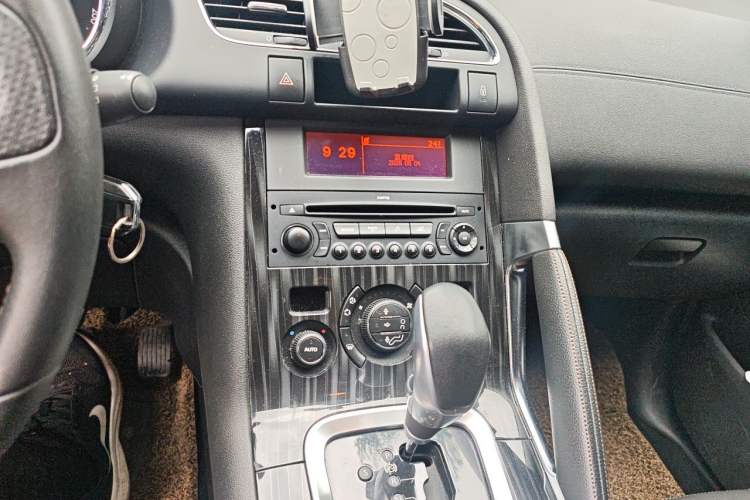 Used Peugeot 3008 2015 2.0L Automatic Trend Edition Audio And AC Panel