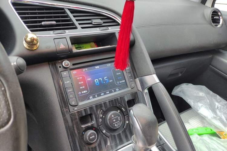 Used Peugeot 3008 2015 2.0L Automatic Trend Edition Audio And AC Panel