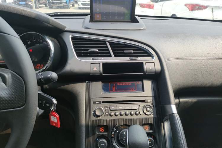 Used Peugeot 3008 2015 1.6THP Automatic Trend Edition Audio And AC Panel