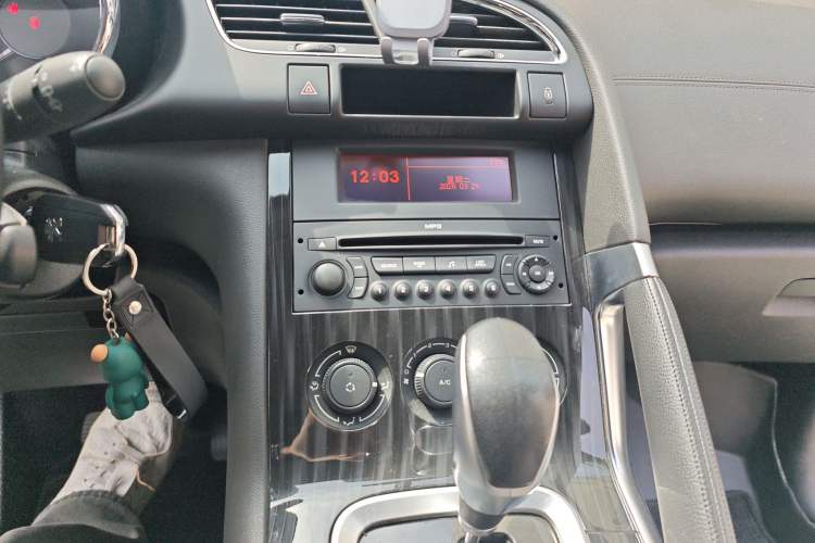 Used Peugeot 3008 2015 1.6THP Automatic Classic Edition Audio And AC Panel