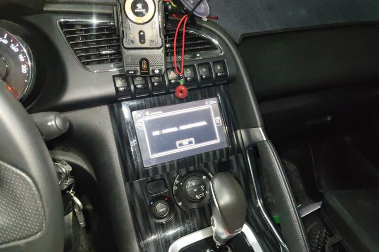 Used Peugeot 3008 2015 1.6THP Automatic Prestige Edition Audio And AC Panel