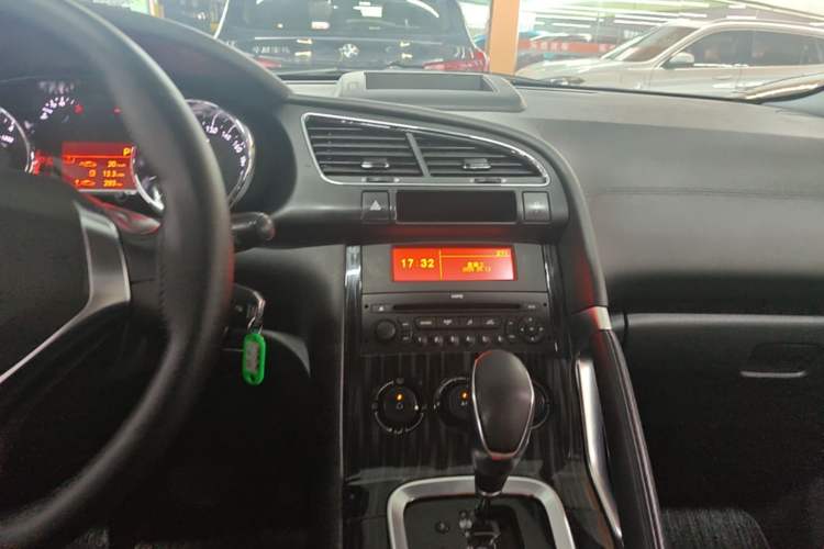 Used Peugeot 3008 2015 2.0L Automatic Classic Edition Audio And AC Panel