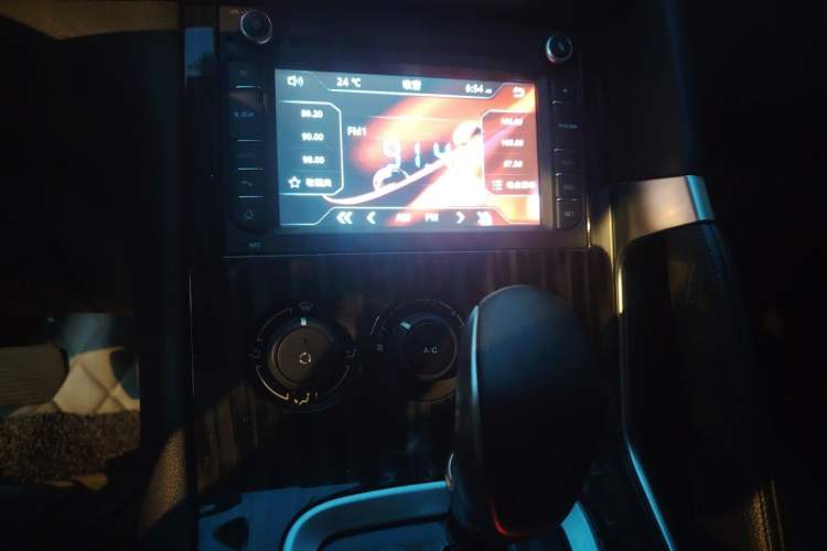 Used Peugeot 3008 2015 2.0L Automatic Classic Edition Audio And AC Panel