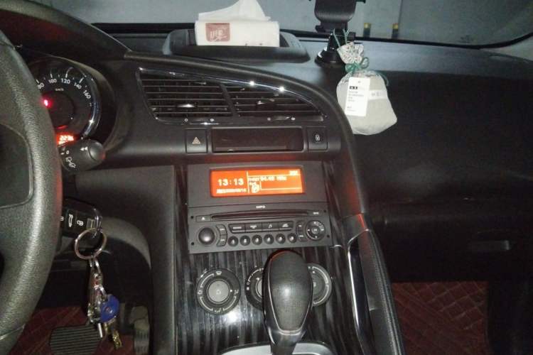 Used Peugeot 3008 2015 2.0L Automatic Classic Edition Audio And AC Panel