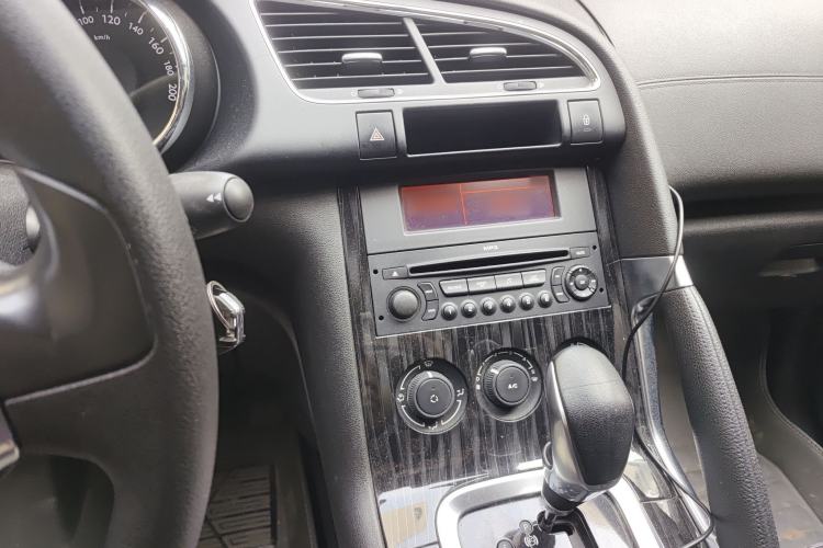 Used Peugeot 3008 2015 2.0L Automatic Classic Edition Audio And AC Panel