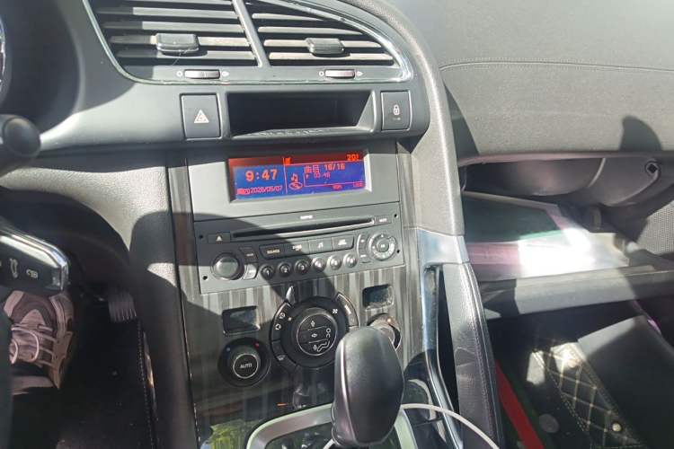 Used Peugeot 3008 2015 2.0L Automatic Trend Edition Audio And AC Panel