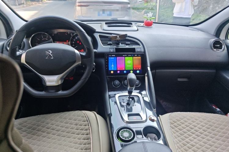 Used Peugeot 3008 2015 2.0L Automatic Classic Edition Center Console