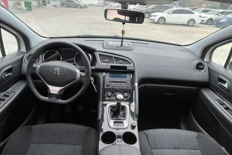 Used Peugeot 3008 2015 2.0L Manual Classic Edition Center Console