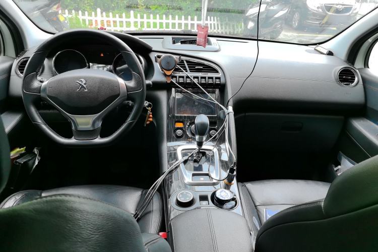 Used Peugeot 3008 2015 1.6THP Automatic Prestige Edition Center Console