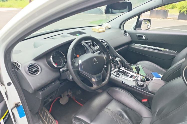 Used Peugeot 3008 2015 1.6THP Automatic Prestige Edition Center Console