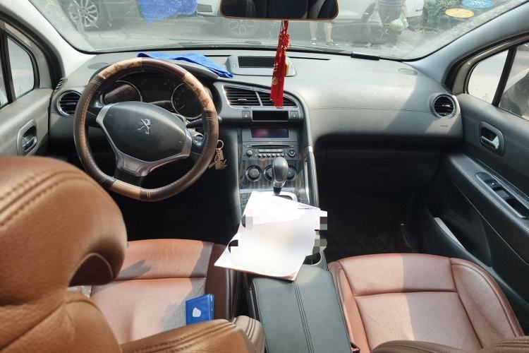 Used Peugeot 3008 2015 2.0L Automatic Classic Edition Center Console