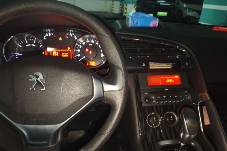 Used Peugeot 3008 2015 2.0L Automatic Classic Edition Center Console