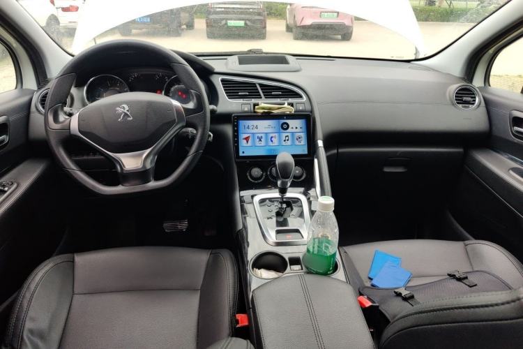 Used Peugeot 3008 2015 2.0L Automatic Classic Edition Center Console
