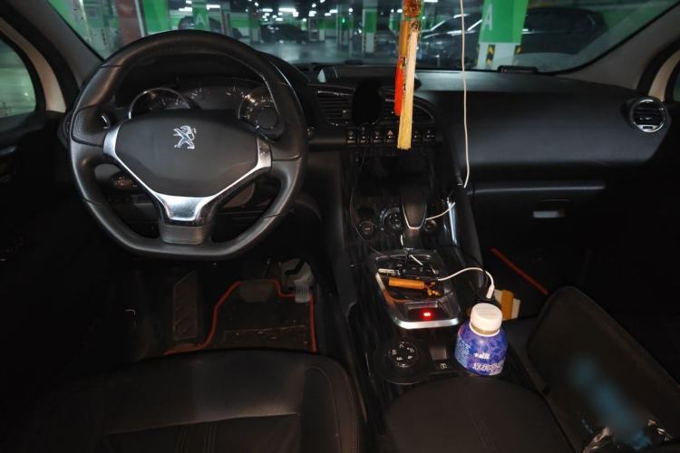 Used Peugeot 3008 2015 1.6THP Automatic Prestige Edition Center Console