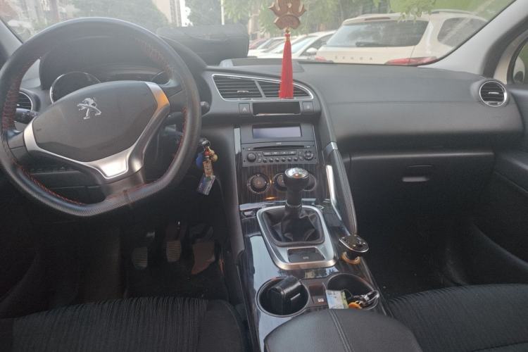 Used Peugeot 3008 2015 2.0L Manual Classic Edition Center Console