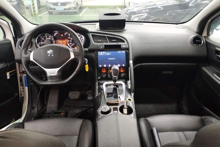 Used Peugeot 3008 2015 1.6THP Automatic Trend Edition Center Console