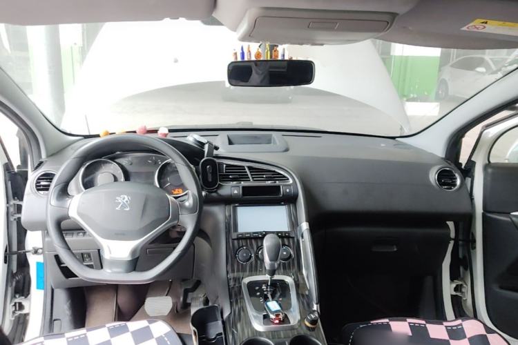 Used Peugeot 3008 2015 2.0L Automatic Classic Edition Center Console