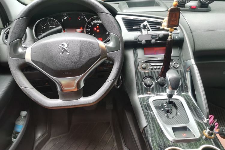 Used Peugeot 3008 2015 2.0L Automatic Classic Edition Center Console