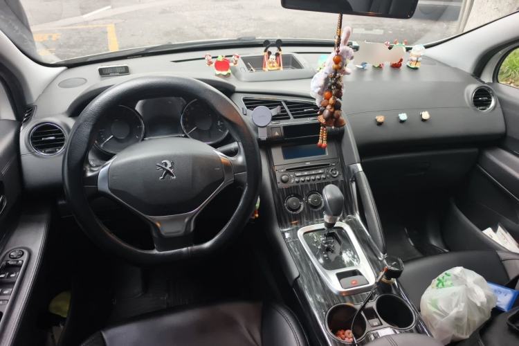 Used Peugeot 3008 2015 2.0L Automatic Classic Edition Center Console