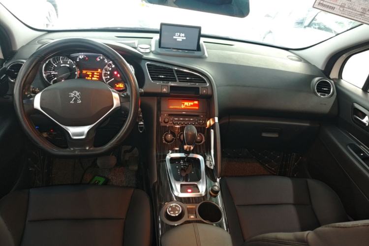 Used Peugeot 3008 2015 1.6THP Automatic Classic Edition Center Console