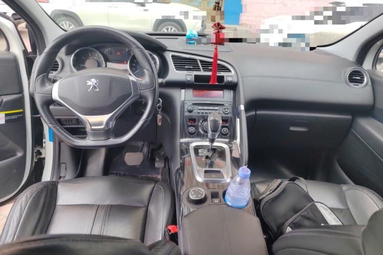 Used Peugeot 3008 2015 1.6THP Automatic Trend Edition Center Console