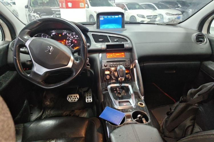 Used Peugeot 3008 2015 2.0L Automatic Trend Edition Center Console