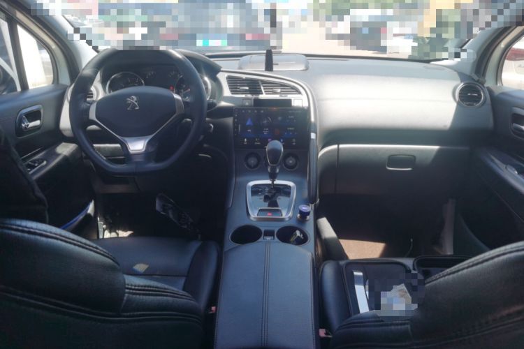 Used Peugeot 3008 2015 2.0L Automatic Classic Edition Center Console