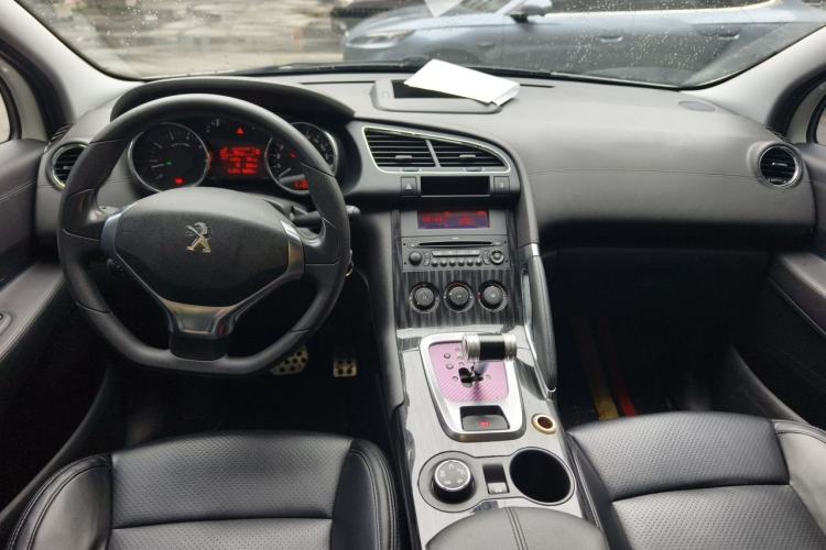 Used Peugeot 3008 2015 1.6THP Automatic Classic Edition Center Console